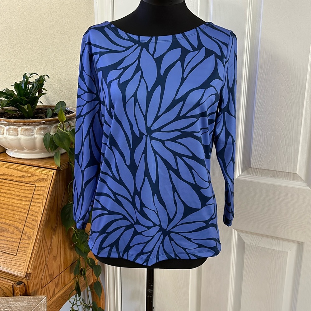 Women’s Vineyard Vines top 🐳